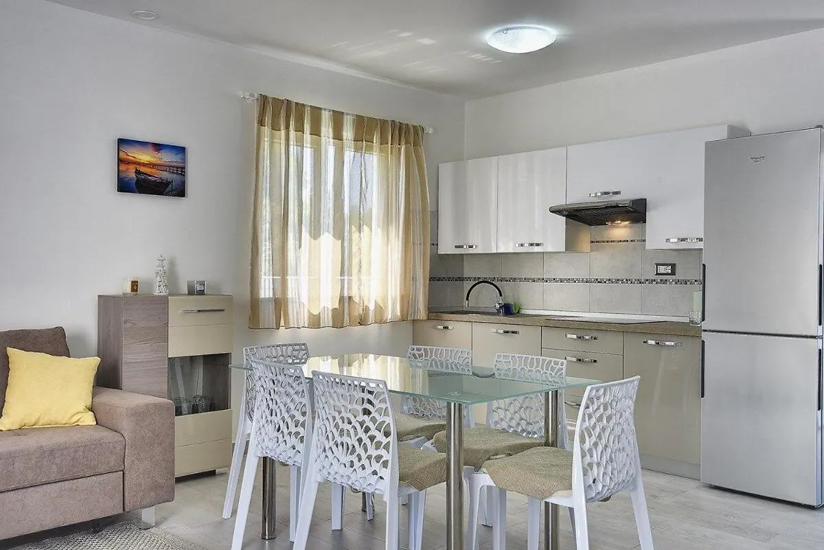 Holiday home Villa Residence Oli B Liznjan